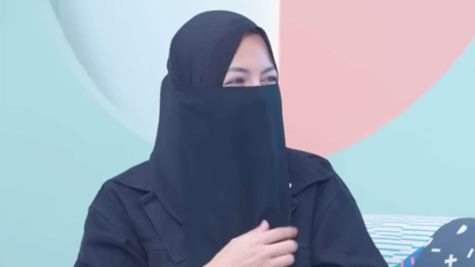 Ratu Rizky Nabila berhijrah