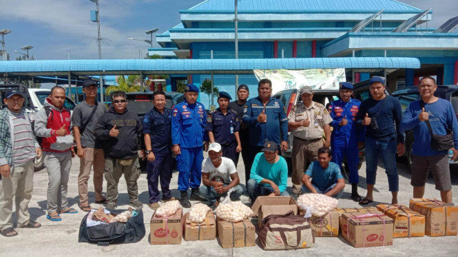 Tim gabungan yang dipimpin Dir Polairud Polda Kalbar Kombes Pol Raspani gagalkan penyelundupan telur penyu dari Kepri