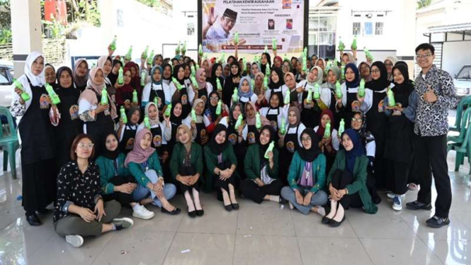 Pelatihan pembuatan sabun cuci piring di Pemalang
