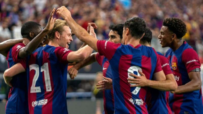 Pemain Barcelona rayakan gol ke gawang Real Madrid