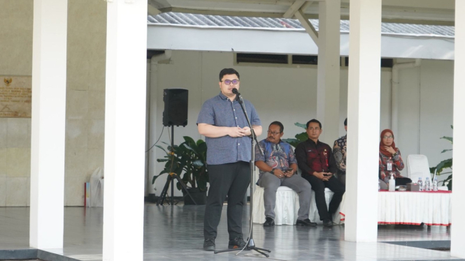 Bupati Kediri, Hanindhito Himawan Pramana