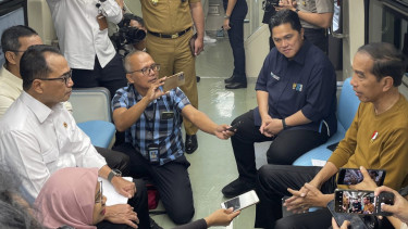 Presiden Joko Widodo Jajal LRT Jabodebek