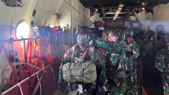 VIVA Militer: Pasukan langit Yonif PR 501/Bajra Yudha mendarat di Australia