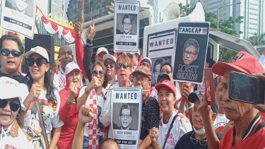 Relawan jokowi tuntut Rocky Gerung ditangkap
