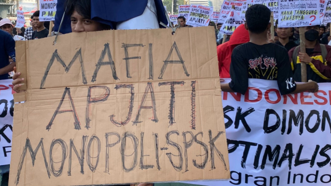 Aksi demo Tuntut Cabut Kepmenaker 260/2015