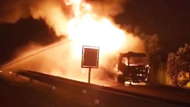 Mobil tanki Pertamina terbakar di ruas Tol Belmera, Kota Medan