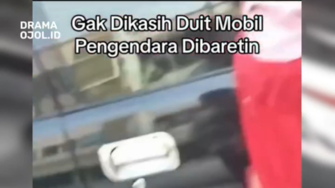 VIVA Otomotif: Pengemis baret mobil pakai kemoceng