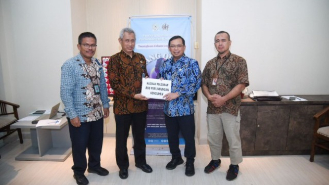 Anggota Komisi VI DPR RI, Herman Khaeron (dua dari kanan) 