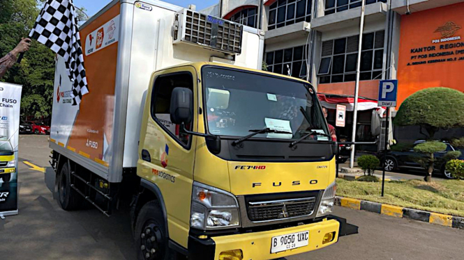 VIVA Otomotif: Truk Mitsubishi Fuso Canter untuk armada Poslog