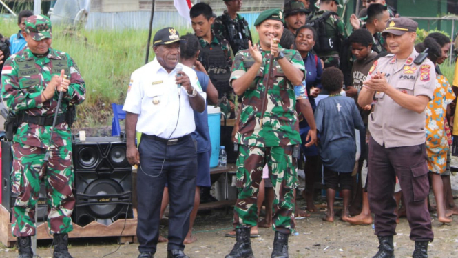 VIVA Militer: Warga di Pos Kotis Yonif MR 411/Pandawa di Nduga, Papua.