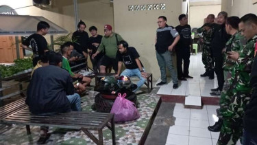 Pria yang mengaku anggota TNI diamankan Polisi dan anggota Koramil