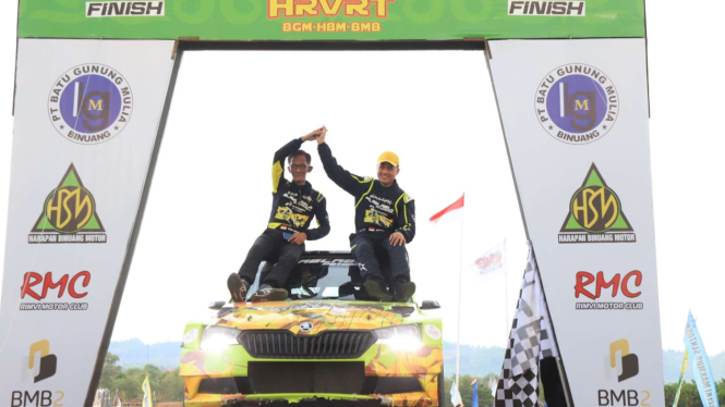Wagub Sumut, Musa Rajekshah bersama co-drivernya, Hervian Soejono South Borneo R