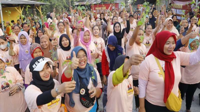 Emak-emak di Kalideres diberi pelatihan menanam cabai