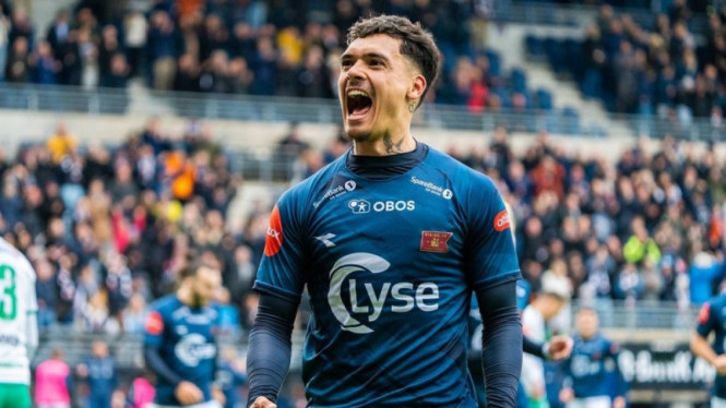 Shayne Pattynama bersama Viking FK