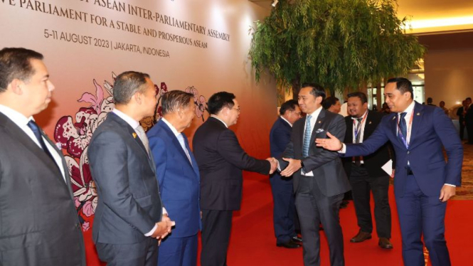 Ketua Fraksi Demokrat Edhie Baskoro Yudhoyono dan Waka BKSAP DPR Putu Supadma.