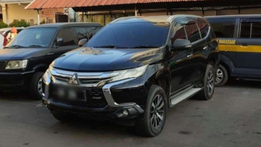 Polisi tahan mobil pajero kendaran dinas Wakil Ketua DPRD Sulsel.