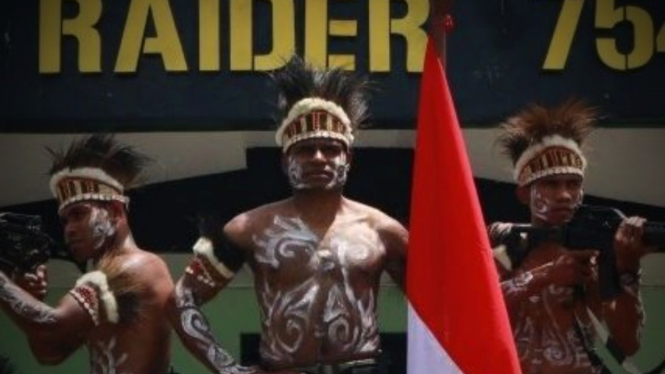 VIVA Militer: Prajurit Yonif Raider 754/ENK, Kostrad, TNI Angkatan Darat.