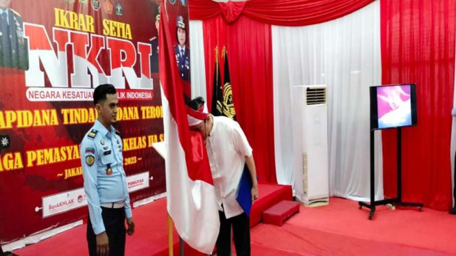 Eks jubir FPI Munarman mengucapkan ikrar setia NKRI 