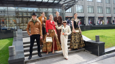 Koleksi kulit Garut di Moscow Creative Week 2023.