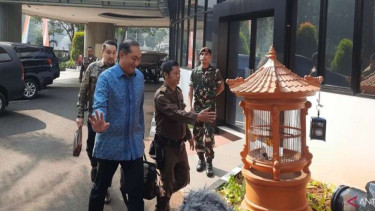 Eks Menteri Perdagangan Muhammad Lutfi tiba di Kejaksaan Agung