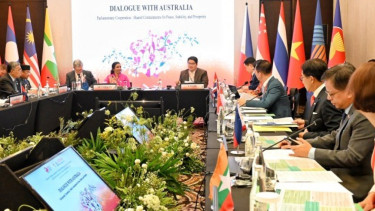 Anggota BKSAP DPR RI, Ravindra Airlangga saat memimpin Dialog anggota AIPA