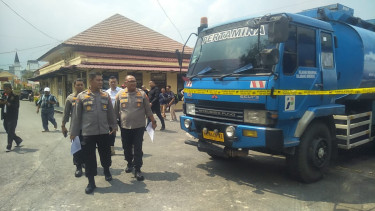 Polda Sumut saat memberikan keterangan pers terkait pengungkapan 71 ton solar ilegal.