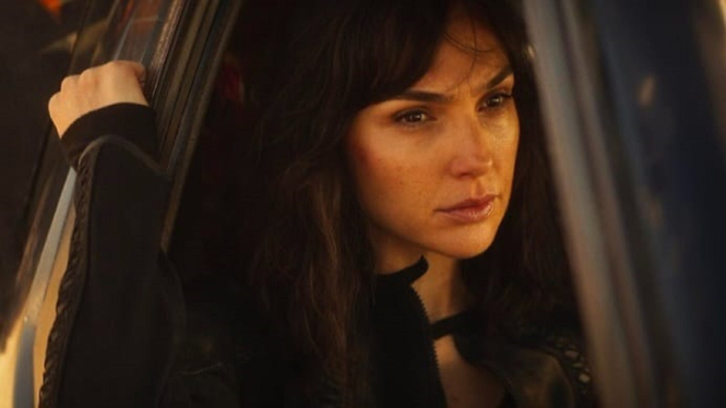 Gal Gadot di film Heart of Stone.