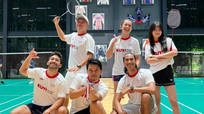 Artis tanding bulutangkis