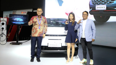 Natasha Wilona di booth Chery GIIAS 2023