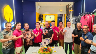 Grand opening official Store Mills