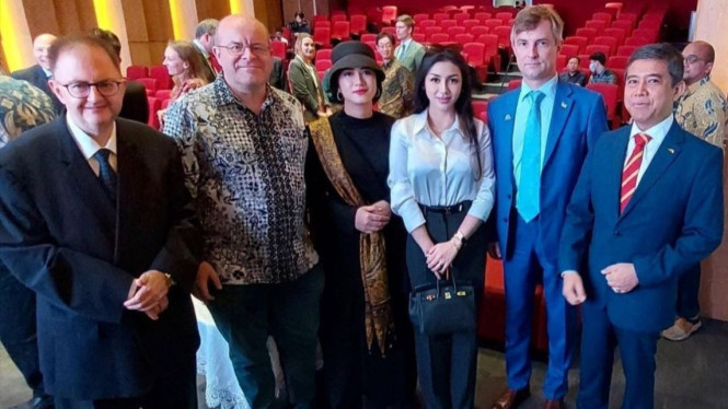 Rekha Lena Bersama Para Duta Besar