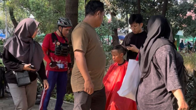 Potong Rambut di Taman Sumenep, Menteng