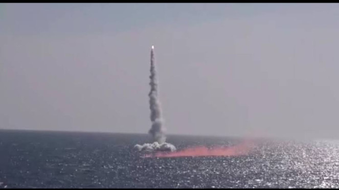 VIVA Militer: Kapal perang Angkatan Laut Rusia menembakkan rudal jelajah