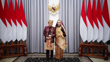 Baju Adat Wapres Maruf Amin dan Ibu di HUT RI ke-78 tahun 2023