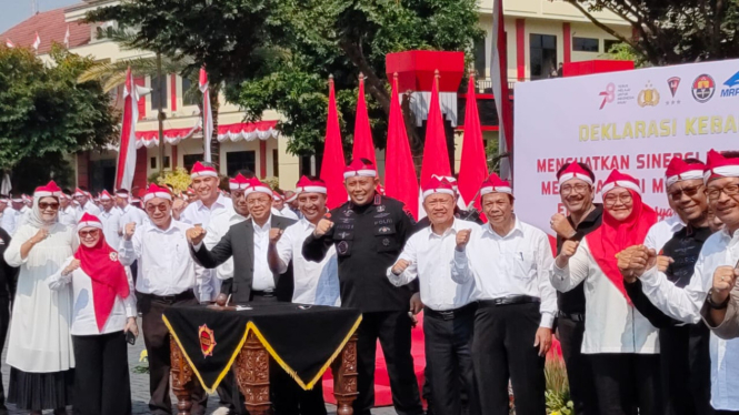 Dankor Brimob Komjen Pol Anang dan para rektor PTN di Mako Brimob, Depok