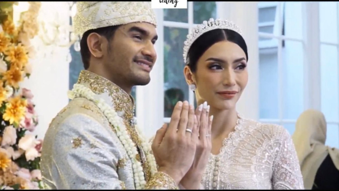 Tengku Tezi dan Tyas Mirasih menikah.
