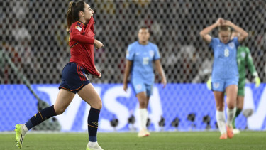 Selebrasi Olga Carmona usai bobol gawang TImnas Wanita Inggris
