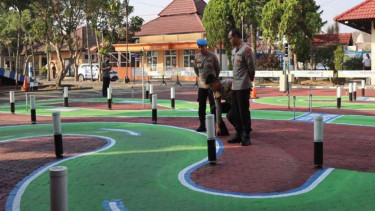 Kapolres Malang AKBP Putu Kholis Aryana meninjau Satpas SIM