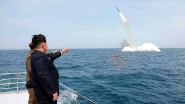 VIVA Militer: Kim Jong-un menyaksikan uji coba rudal balistik Korea Utara