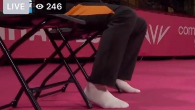 Hendrawan tak memakai sepatu