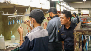 Bea Cukai melaksanakan kegiatan customs visit customers