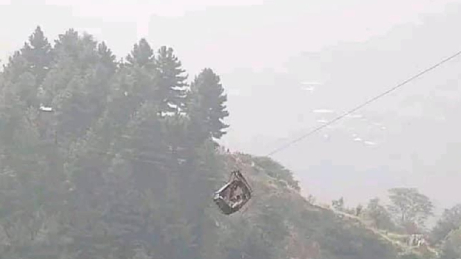 Kabel Kereta Gantung di Pakistan Putus