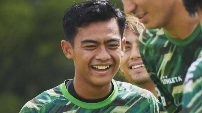 Bek Tokyo Verdy Pratama Arhan