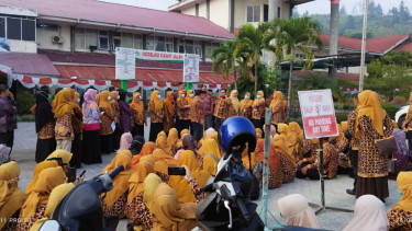 Unjuk Rasa Karyawan RSUD MHA Thalib Sungai Penuh, Jambi