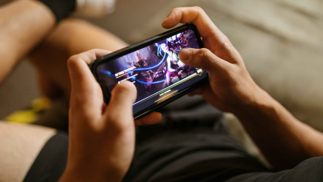 Ilustrasi main game online.