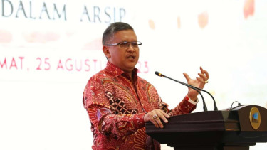 Hasto Kristiyanto di Arsip Nasional RI