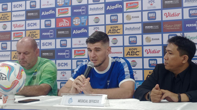 Bek Persib Bandung, Nick Kuipers (tengah)