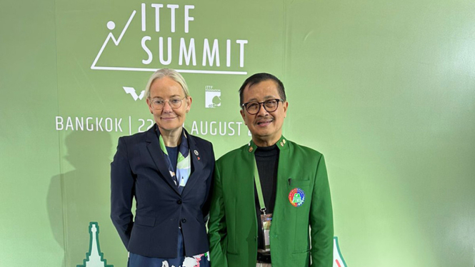 Ketum PP PTMSI Oegroseno bersama Presiden ITTF, Ms. Petra Sorling