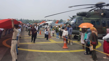 Ribuan warga memadati Open Base Pangkalan TNI Angkata Udara (Lanud) Atang Sendjaja di Kabupaten Bogor, Jawa Barat, Sabtu, 26 Agustus 2023, dalam rangka memeriahkan Hari Kemerdekaan berkolaborasi Festival Merah Putih.