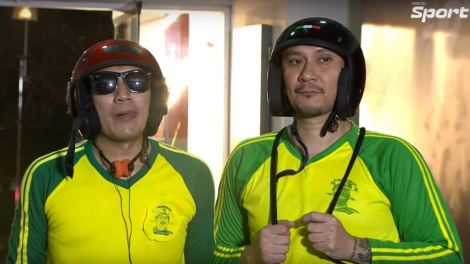 Gaya kocak Vincent Desta di ajang Bahkan Voli Vindes